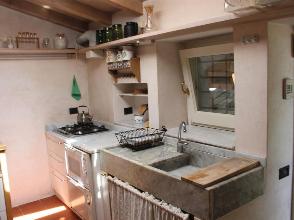 Cottage La Casa Del Pittore Reggimonti Eksteriør bilde